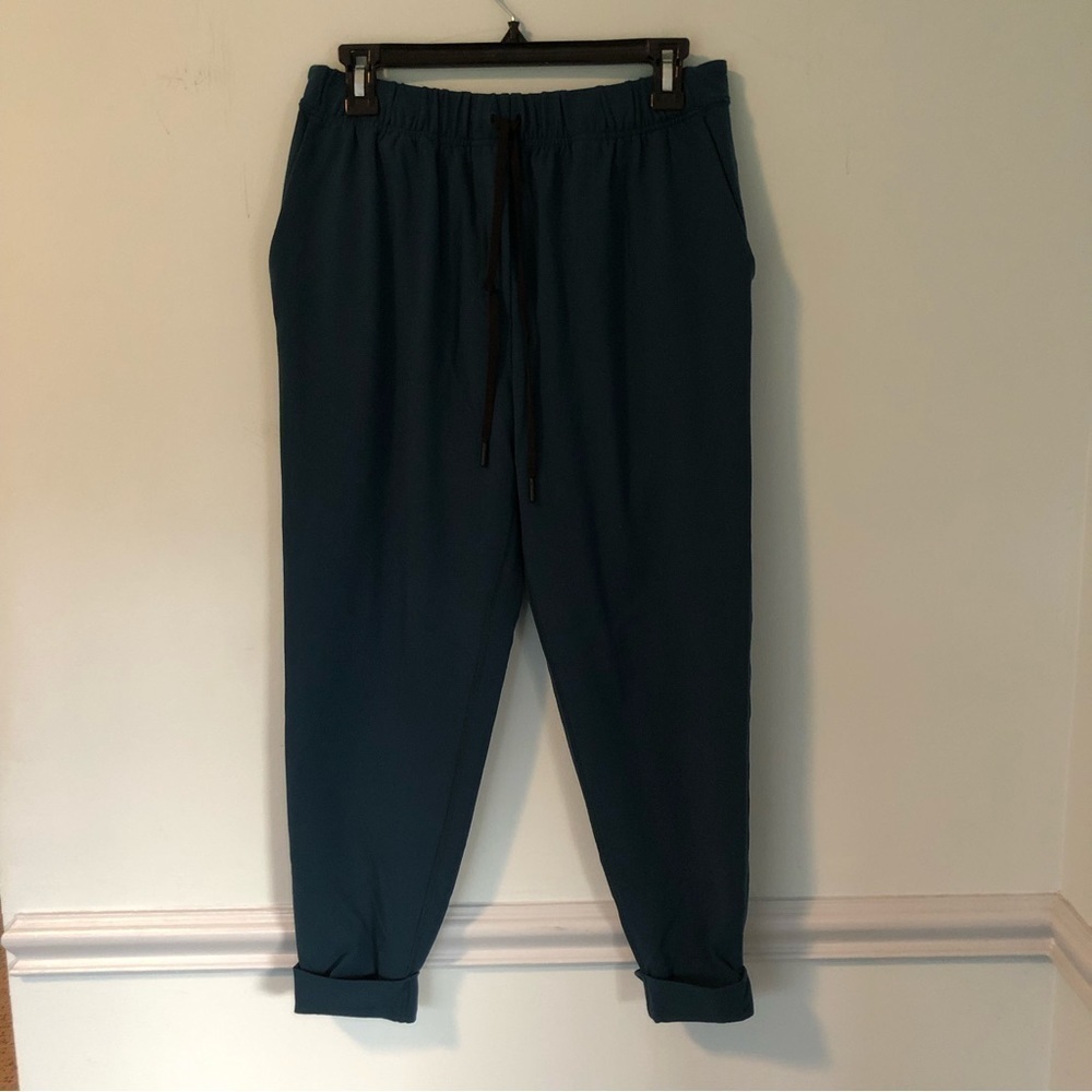 Lululemon Green On the Fly Sweat Pants Size 6
